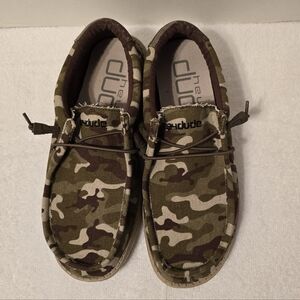 Wally camo hey dudes